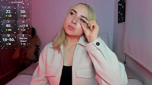 Snapshot of sophi_mooreno chatting on 12.24.24 sophi mooreno online show from 12.24.24