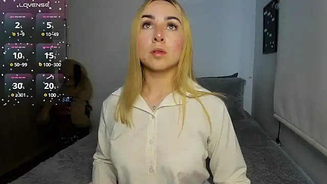 Snapshot of sophi_mooreno chatting on 02.26.25 sophi mooreno online show from 02.26.25