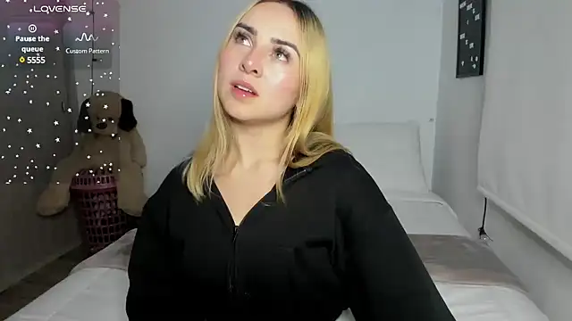 Snapshot of sophi_mooreno chatting on 03.22.25 sophi mooreno online show from 03.22.25