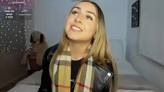 Snapshot of sophi_mooreno chatting on 10.17.25 sophi mooreno online show from 10.17.25