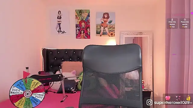 Snapshot of superheroxx chatting on 10.08.25 superheroxx online show from 10.08.25