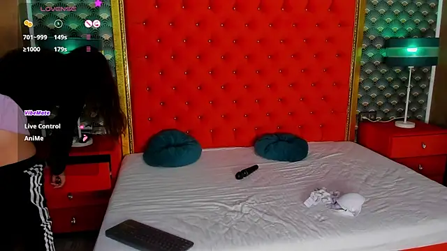 VallerieJones online show from 10.17.25