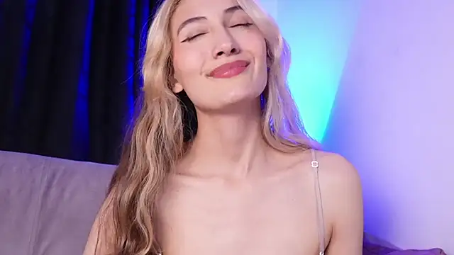 Snapshot of lola_vlad chatting on 01.11.25 lola vlad online show from 01.11.25