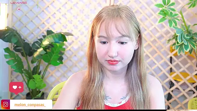 Snapshot of Pinkie_Princes chatting on 10.18.25 Pinkie Princes online show from 10.18.25