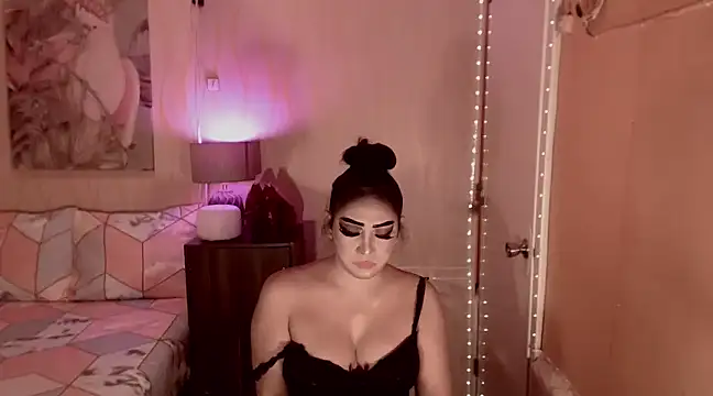 Snapshot of Biancafoxie chatting on 12.17.24 Biancafoxie online show from 12.17.24