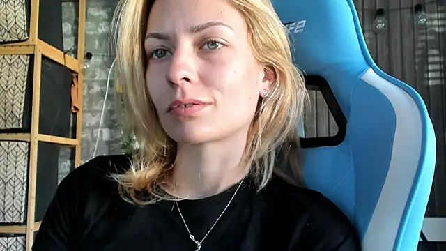 Snapshot of karo123421 chatting on 09.21.25 karo123421 online show from 09.21.25