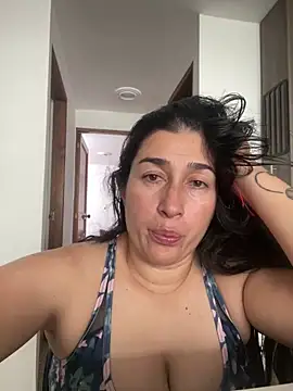 Snapshot of andreaisis2 chatting on 12.17.24 andreaisis2 online show from 12.17.24