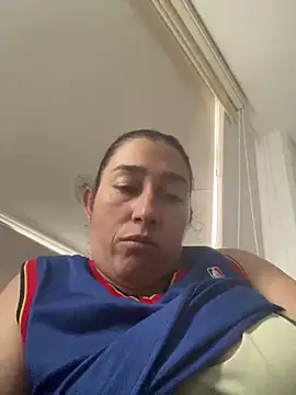 Snapshot of andreaisis2 chatting on 03.17.25 andreaisis2 online show from 03.17.25