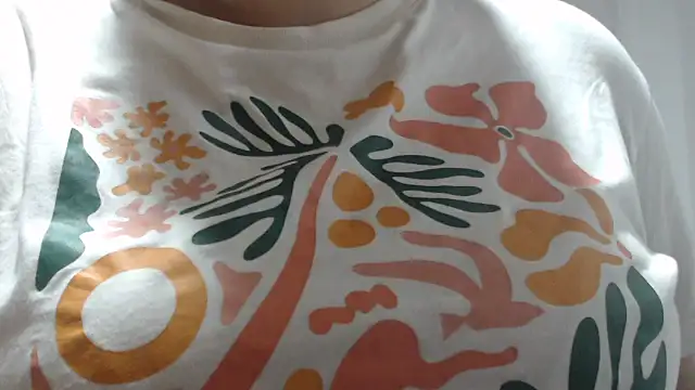 Snapshot of andreaisis2 chatting on 10.18.25 andreaisis2 online show from 10.18.25