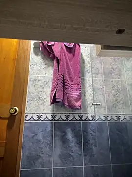 Snapshot of andreaisis2 chatting on 10.24.25 andreaisis2 online show from 10.24.25