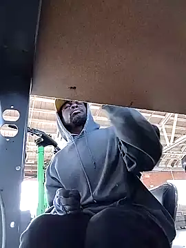 Snapshot of Daddy_hook chatting on 12.17.24 Daddy hook online show from 12.17.24