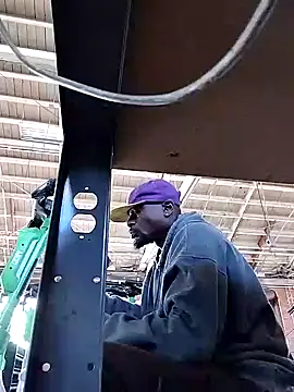 Snapshot of Daddy_hook chatting on 12.18.24 Daddy hook online show from 12.18.24