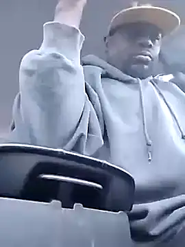 Snapshot of Daddy_hook chatting on 12.20.24 Daddy hook online show from 12.20.24