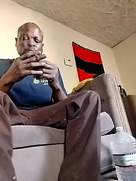 Snapshot of Daddy_hook chatting on 03.22.25 Daddy hook online show from 03.22.25