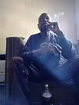 Snapshot of Daddy_hook chatting on 10.28.25 Daddy hook online show from 10.28.25