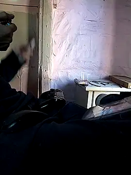 Snapshot of Wero4200 chatting on 10.27.25 Wero4200 online show from 10.27.25