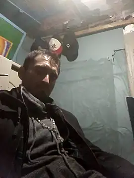 Snapshot of Wero4200 chatting on 11.30.25 Wero4200 online show from 11.30.25