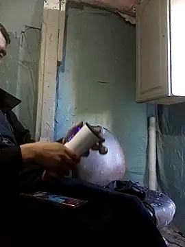 Snapshot of Wero4200 chatting on 12.04.25 Wero4200 online show from 12.04.25