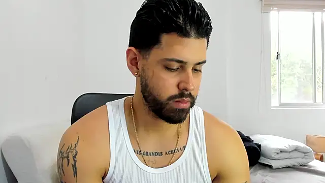 Justyn Torres online show from 10.22.25