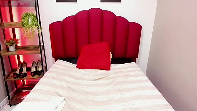 Snapshot of Ashleyyrobert chatting on 12.13.24 Ashleyyrobert online show from 12.13.24