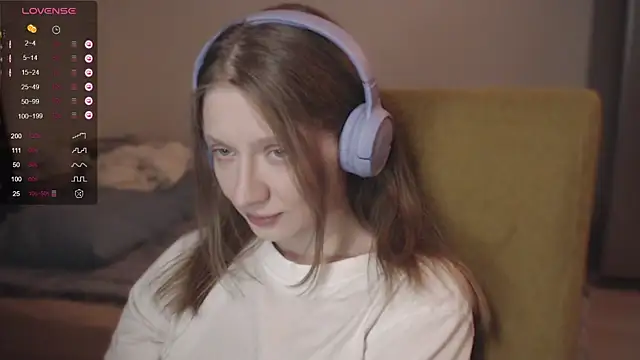 Snapshot of mollytuck chatting on 12.19.24 mollytuck online show from 12.19.24