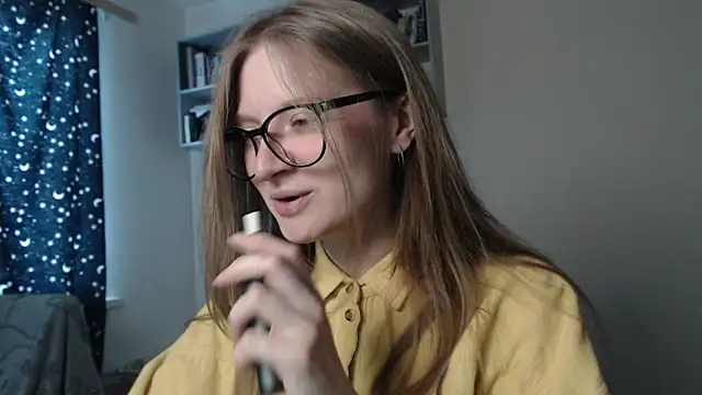Snapshot of mollytuck chatting on 03.08.25 mollytuck online show from 03.08.25