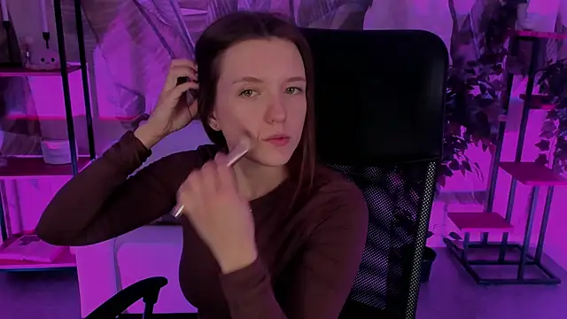 Snapshot of JennyDens chatting on 12.19.24 JennyDens online show from 12.19.24