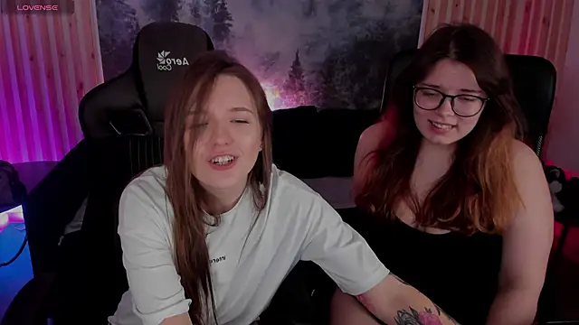 Snapshot of JennyDens chatting on 01.11.25 JennyDens online show from 01.11.25