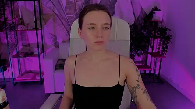 Snapshot of JennyDens chatting on 02.22.25 JennyDens online show from 02.22.25