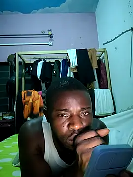 Snapshot of vannycov chatting on 11.03.25 vannycov online show from 11.03.25