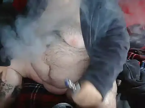 Snapshot of onkelgrau65 chatting on 10.15.25 onkelgrau65 online show from 10.15.25