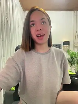 Snapshot of SweetCheska19 chatting on 10.25.25 SweetCheska19 online show from 10.25.25