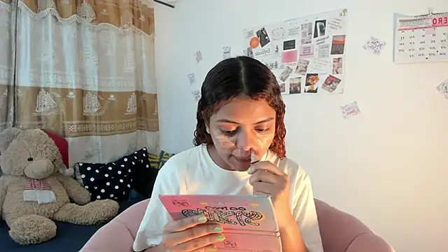Snapshot of ValienteGirl_ chatting on 01.18.25 ValienteGirl online show from 01.18.25