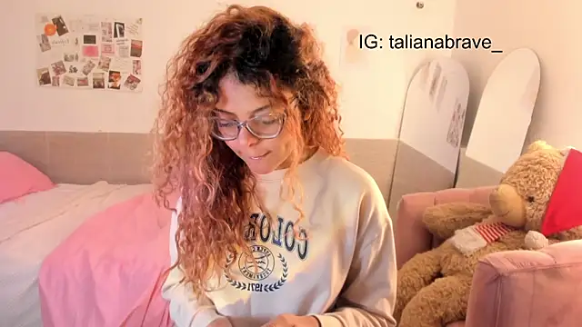 Snapshot of ValienteGirl_ chatting on 09.30.25 ValienteGirl online show from 09.30.25