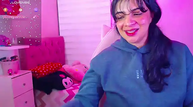 Snapshot of Vannessa__Shy chatting on 12.14.24 Vannessa  Shy online show from 12.14.24