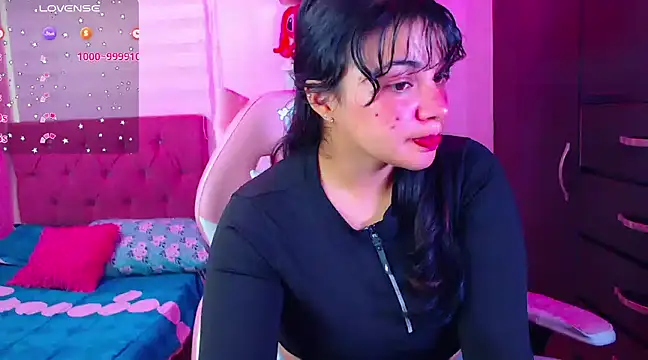 Snapshot of Vannessa__Shy chatting on 01.14.25 Vannessa  Shy online show from 01.14.25