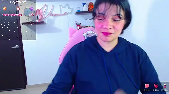 Snapshot of Vannessa__Shy chatting on 01.28.25 Vannessa  Shy online show from 01.28.25