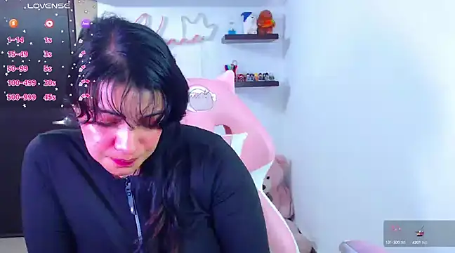 Snapshot of Vannessa__Shy chatting on 02.04.25 Vannessa  Shy online show from 02.04.25