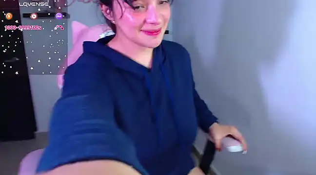 Snapshot of Vannessa__Shy chatting on 02.19.25 Vannessa  Shy online show from 02.19.25
