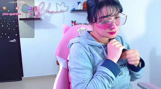 Snapshot of Vannessa__Shy chatting on 02.21.25 Vannessa  Shy online show from 02.21.25