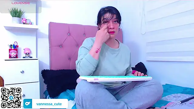 Snapshot of Vannessa__Shy chatting on 09.21.25 Vannessa  Shy online show from 09.21.25