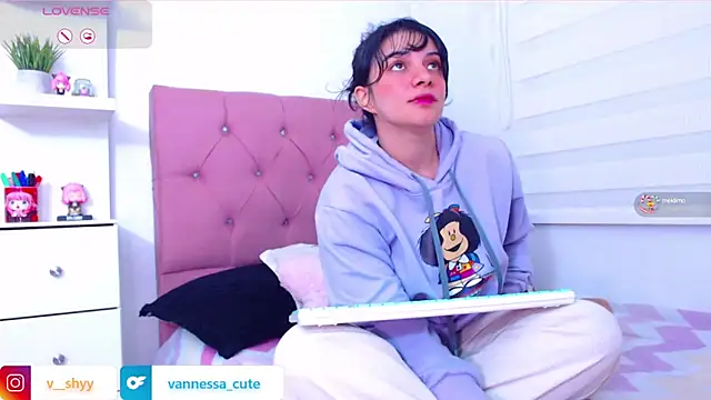 Snapshot of Vannessa__Shy chatting on 10.04.25 Vannessa  Shy online show from 10.04.25