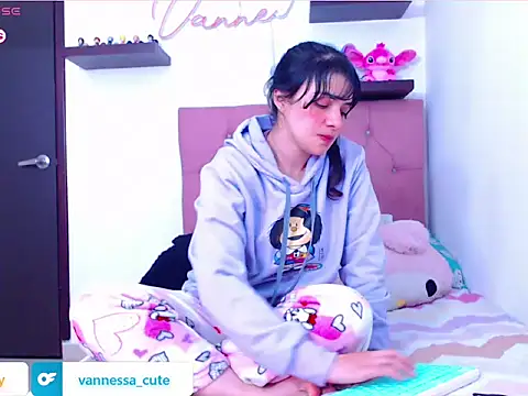 Snapshot of Vannessa__Shy chatting on 10.23.25 Vannessa  Shy online show from 10.23.25