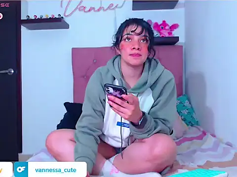 Snapshot of Vannessa__Shy chatting on 10.28.25 Vannessa  Shy online show from 10.28.25