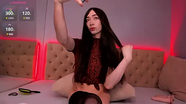 Snapshot of NickieRainer chatting on 12.19.24 NickieRainer online show from 12.19.24