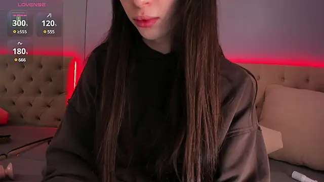 Snapshot of NickieRainer chatting on 02.08.25 NickieRainer online show from 02.08.25
