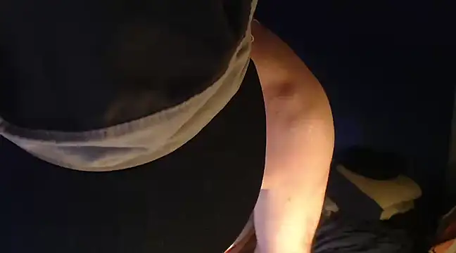 Snapshot of Fabrissi chatting on 02.27.25 Fabrissi online show from 02.27.25