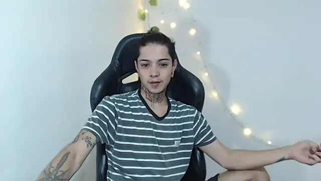 Snapshot of saad_man chatting on 01.25.25 saad man online show from 01.25.25