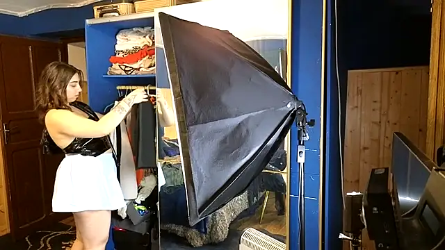 Snapshot of VanessaDoyle chatting on 02.11.25 VanessaDoyle online show from 02.11.25