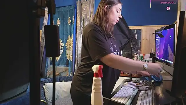 Snapshot of VanessaDoyle chatting on 03.21.25 VanessaDoyle online show from 03.21.25